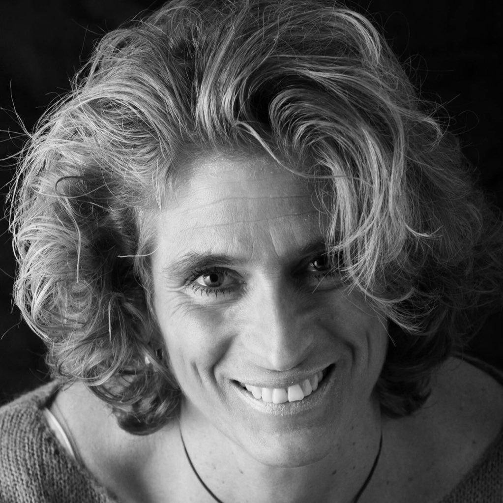 Physiotherapist, CrossFit coach, runningtechnique coach (Pose method), triathlete (mostly in my dreams) and mother of three sons. Live life to the maximum