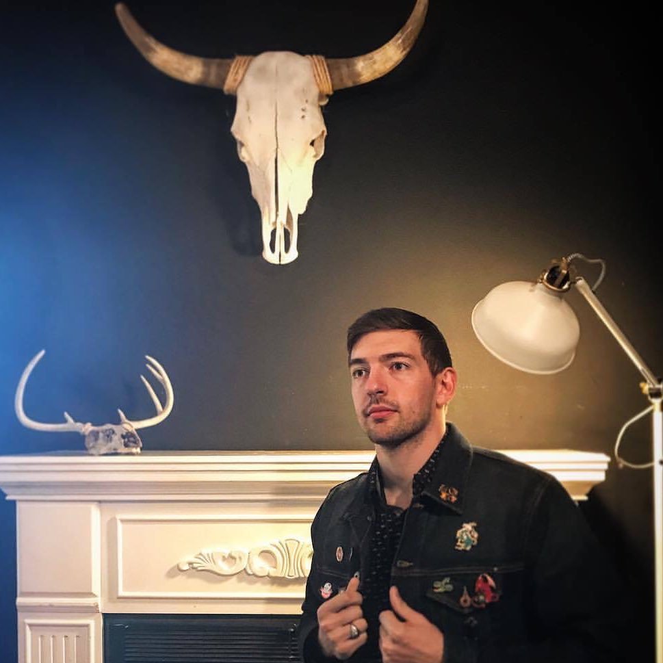 roseofsaturn's profile picture. Writer, actor, visual arts fan, & general enthusiast. Just a guy throwing spaghetti (his talents and abilities) at the wall (the arts).