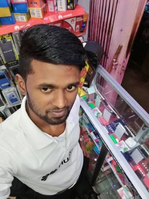 Dineshtraxt's profile picture. Mee