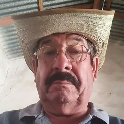 Soy Querendón, amante de la música, extrovertido y viajero.