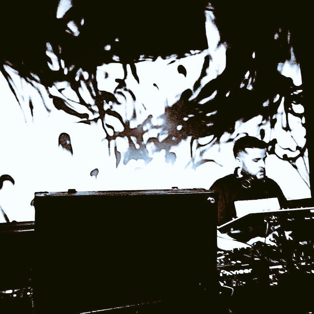 Dgevo89's profile picture. Techno & Beer