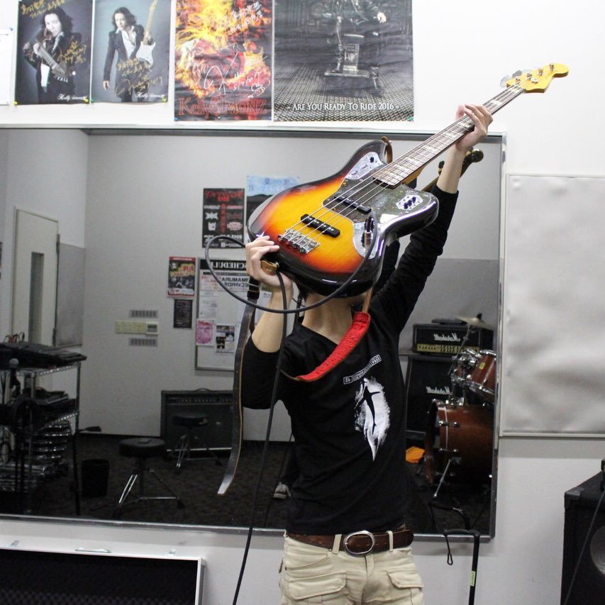 takasheeeeee's profile picture. 新海誠作品とオルタナティブロックとemoが好きです ベーシストです DTMもしてます