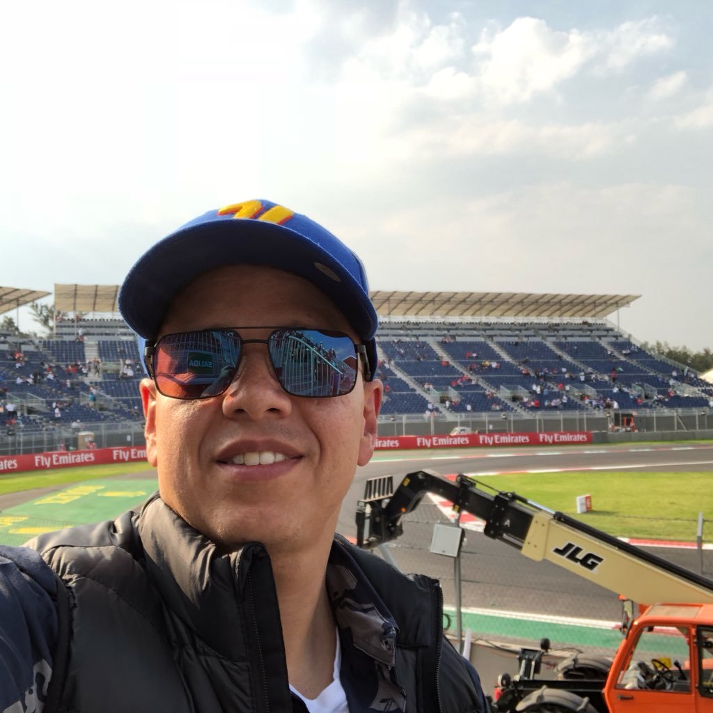 Venezolano, Consultor. Fanatico de la MLB, los Medias Rojas de Boston y Los Leones del Caracas; de los Patriots, del Barça; la F1 y del ciclismo de ruta.