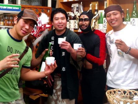 ワタクシ兵庫県 神戸市 兵庫区で小さな町の酒屋「原酒店」を営んでいます「原栄治」と申します。趣味はプロレス観戦で地元 神戸のプロレス団体「ドラゴンゲート」のプロレスラーの方とは公私共に仲良くさせて頂いています。