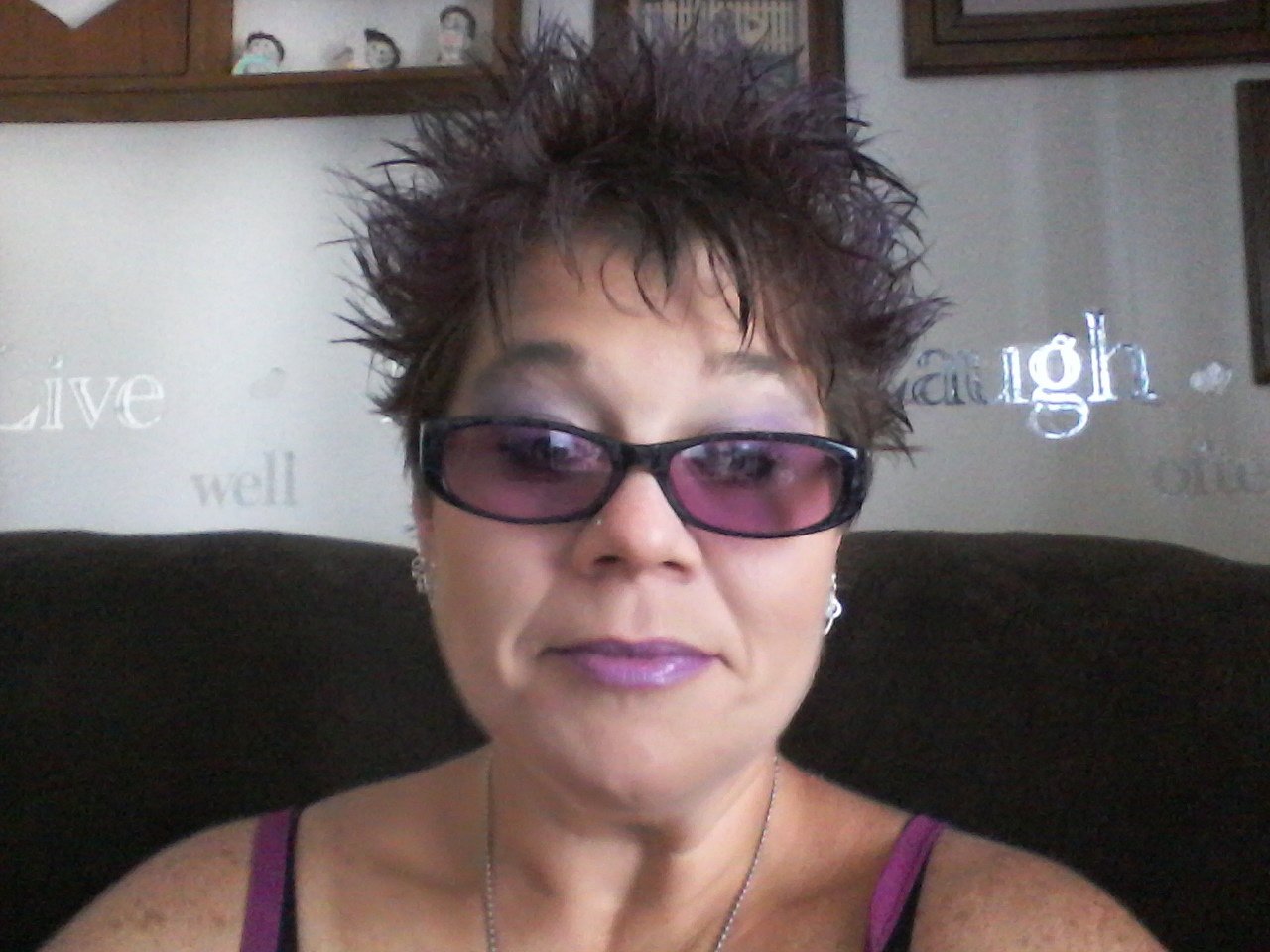 im 46 and have 3 gr8 kids...and 2 beautiful babies...things i like to do is the internet,music,and a good movie