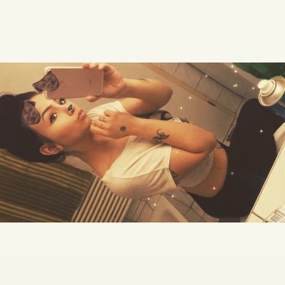 NSchnirch's profile picture. •20•Sachsen•🇨🇿•Mutter•