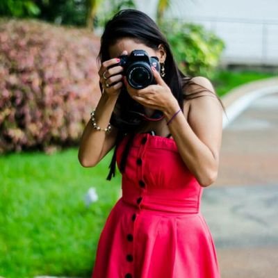 EpaSimone's profile picture. 30•Periodista⚽• Locutora📻• Content Manager y Copywriter📲• Tía De Victoria Mi Mitad Con Chile👭• #VivoSinFiltro 😂