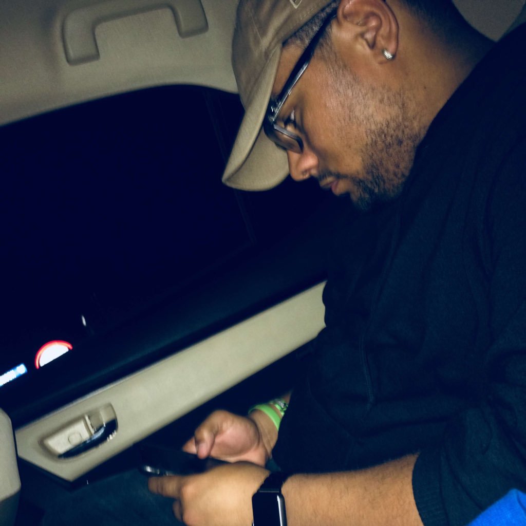 Romelo27's profile picture. SC: melo_r36