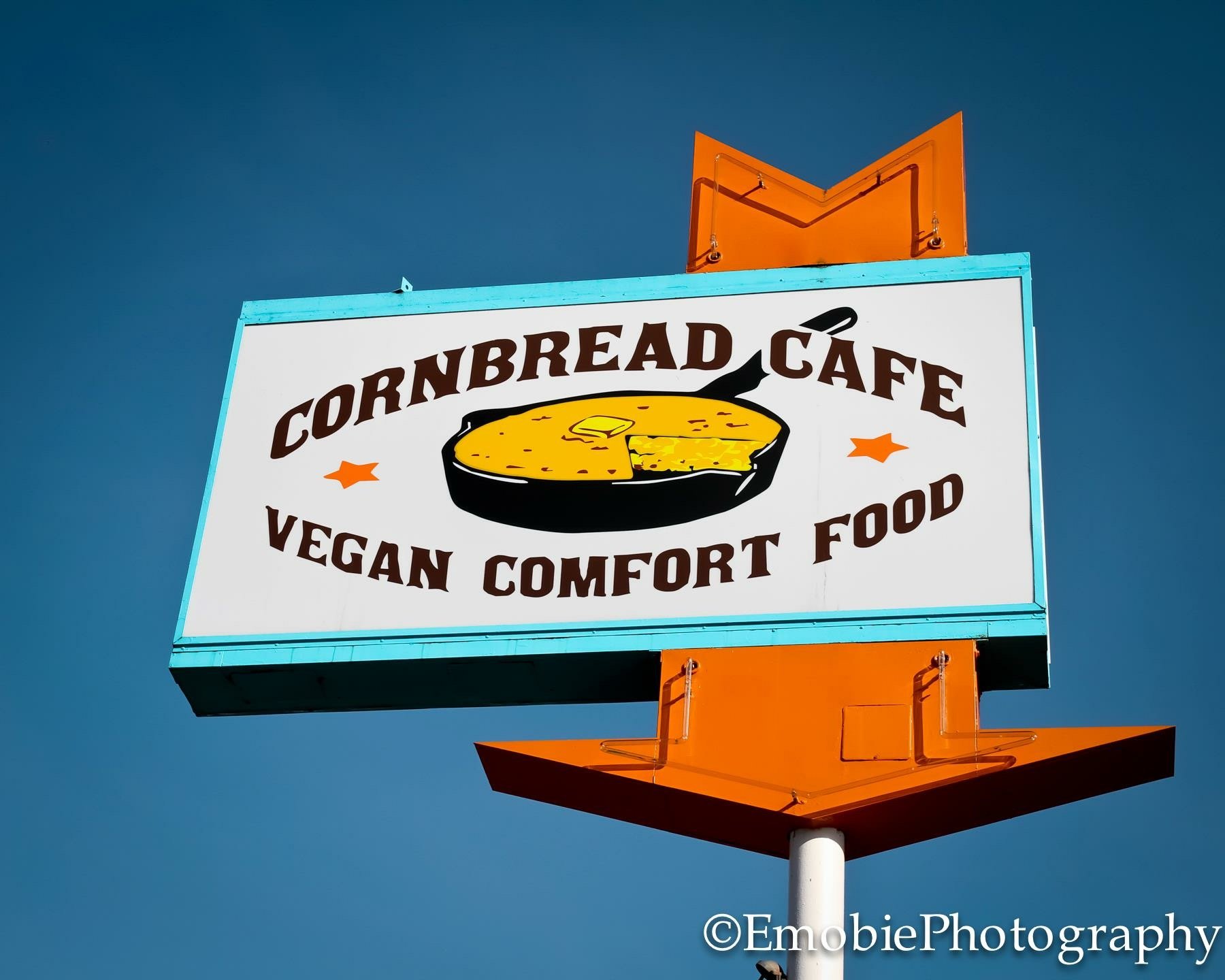 100% vegan comfort food with a strong focus on organic food and equal rights. Breakfast, lunch & dinner served daily. Free wifi, parking, and smiles.