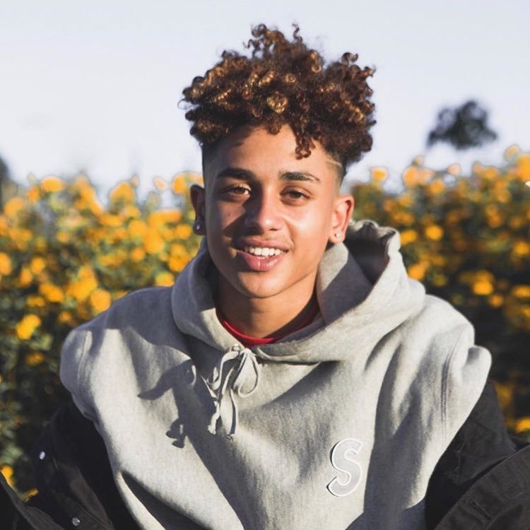 makingkash's profile picture. I just want friends that want audis