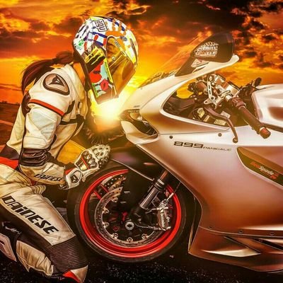 No matter the bike you drive, how to live it matter 😎 ✌ — No importa la moto que conduzcas,importa la manera de vivirla 😎 ✌