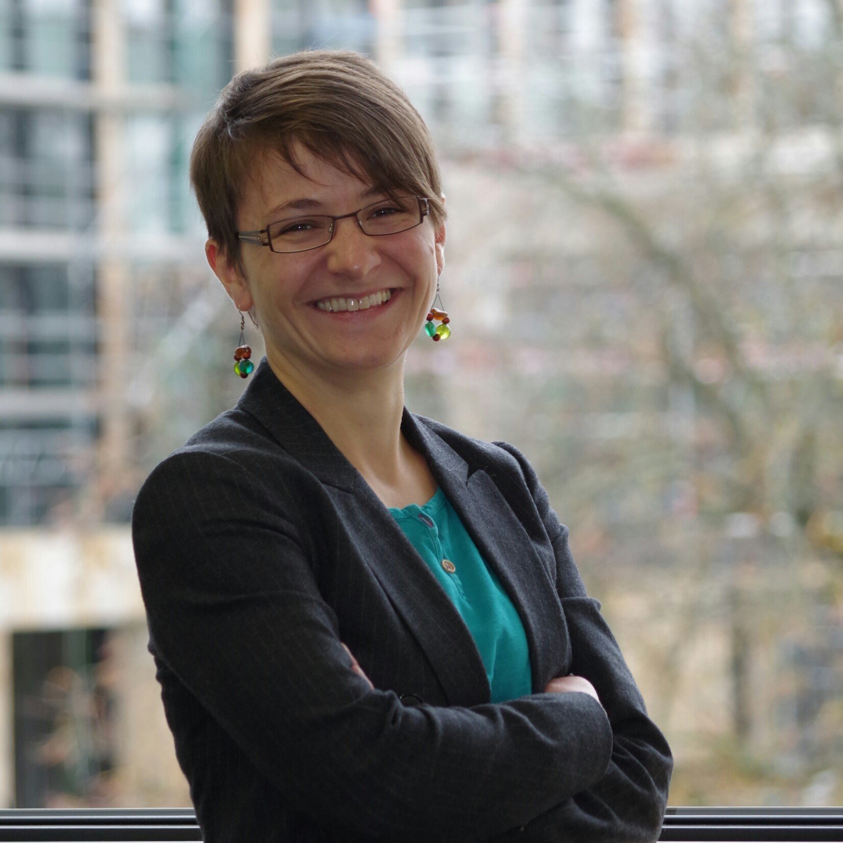 Grün engagiert. Feministisch interessiert. Wissenschaftlich informiert.
Vorsitzende GRÜNE Wiesbaden