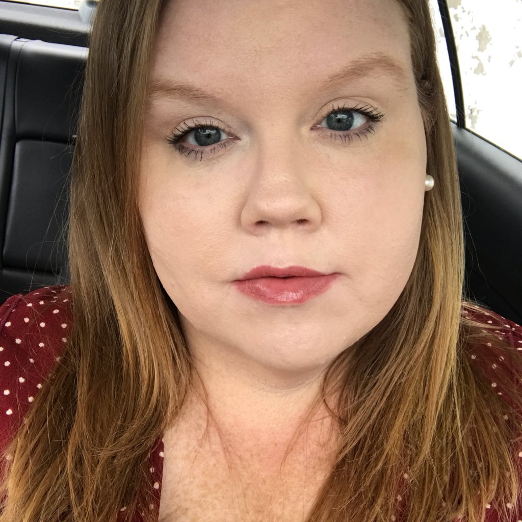 Southern girl. Amateur photographer. Liberal. Wannabe fashionista. Crazy cat lady. Wife. Lover of sarcasm, wine nights, sunsets, & hashtags.