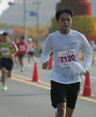 오직 지리산만 30회 /마라톤(45,000~50,000Km) / 주식투자 / 준법정신은 그닥.. / 공공기관 부조리 신고정신은 투철 / sony a65 / iphone4 / wibro egg / 부산 / 30대 / 

= 이런.. 개같은 프로필..