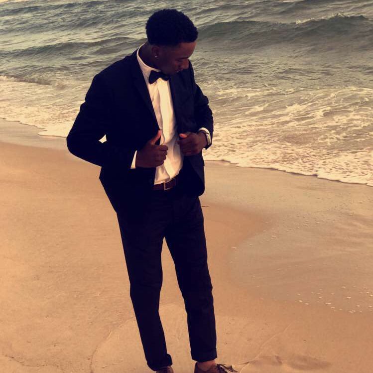 follow my new twitter 👌🏾😌🙏🏾 Add my snap 😉hooper_status32🌊✈️