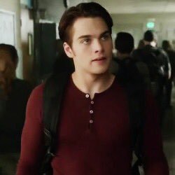 rpwlittlebeta's profile picture. I fell in a hole