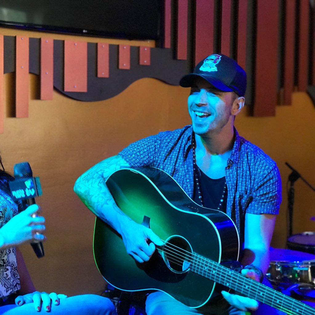 jmontoromusic's profile picture. EVOLUCION 2.0 Disponible 3 Marzo 2017