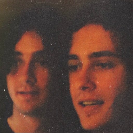 Au Contraire is a Psychedelic Rock band formed in 2017 by twin brothers Alexandre and Antoine Naman from Paris. Influenced by experimental bands from the 60’s.