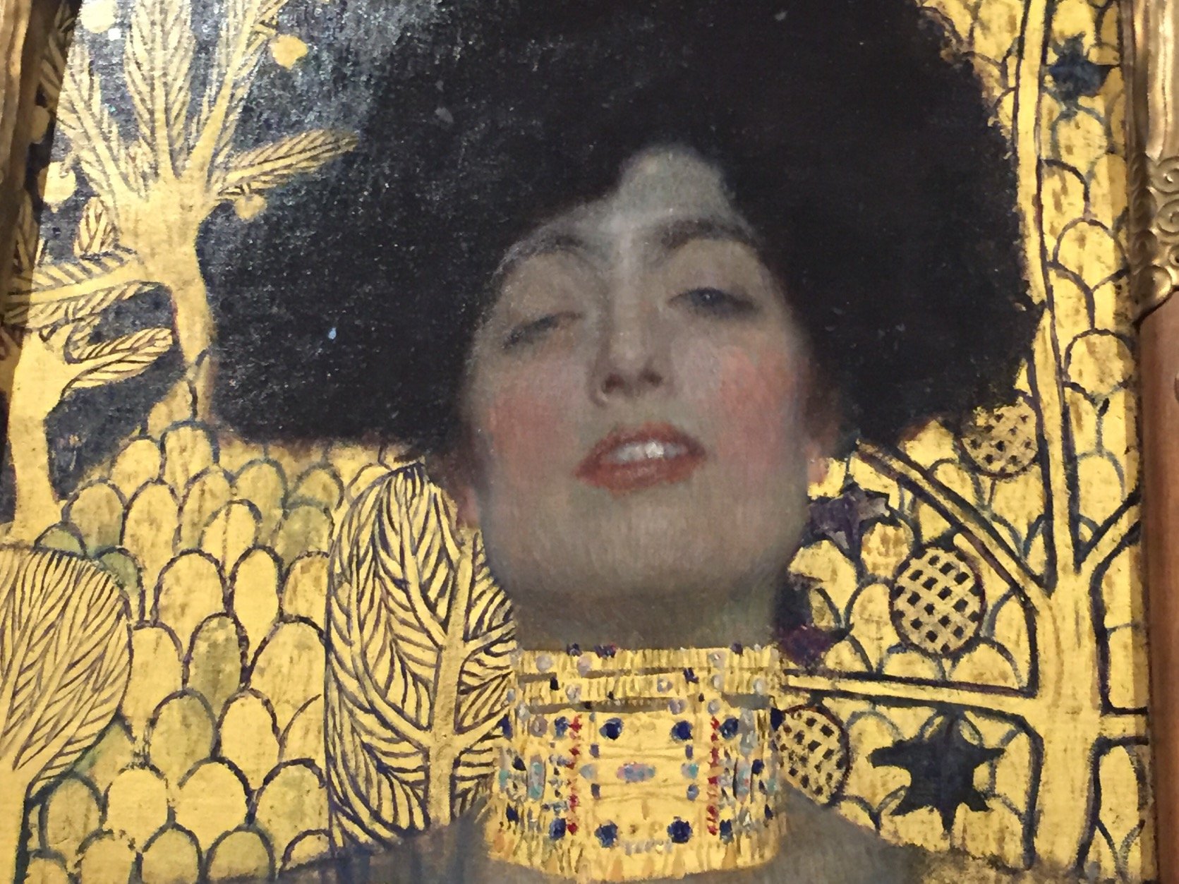 TheFatLardy's profile picture. Loves crumpets, travel, theatre, books, cats, fairness, honest respectful debate, dolphins and Jamie Fraser.