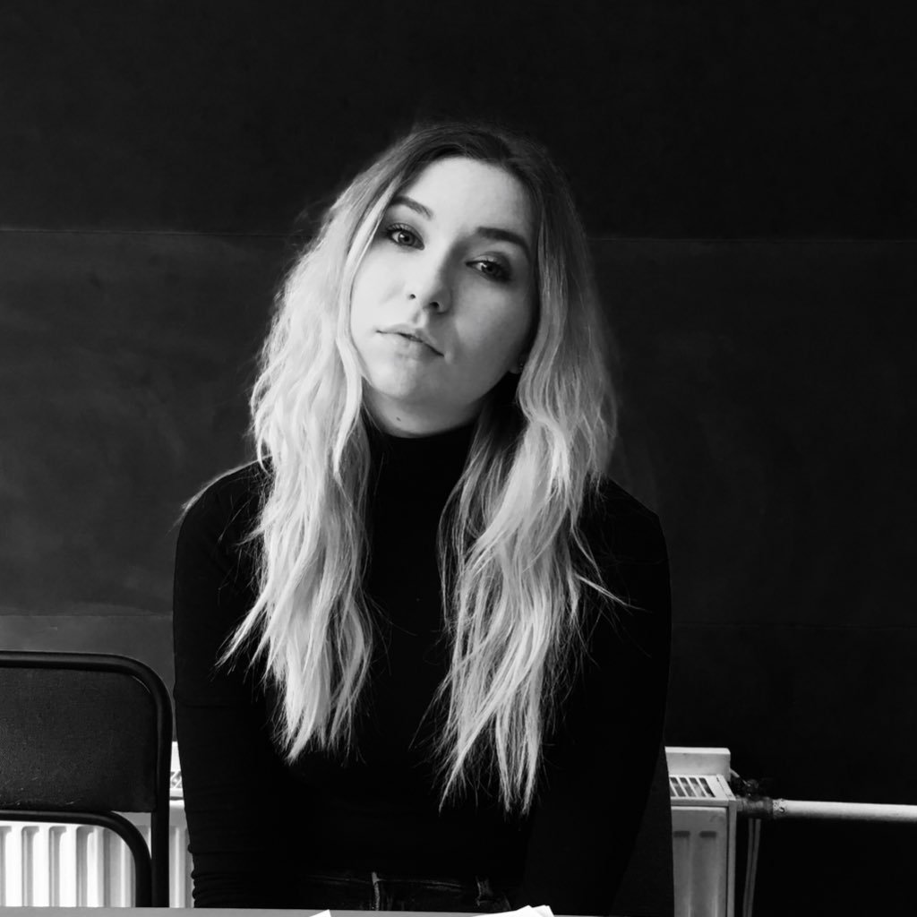 Romashkinaaaaa's profile picture. чертова мечтательница