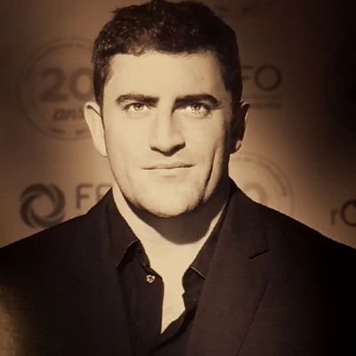 drlarinicolas's profile picture. Chirurgie faciale exclusive : Spécialiste en rhinoplastie ultrasonique et en chirurgie des machoires et du menton