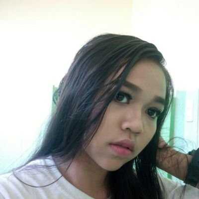 yabsvalerie's profile picture. • 18 • @aklnph • different • speech master • inventing crap to validate •