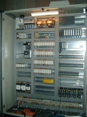Construcción de cuadros eléctricos para piscinas, spa y sectores asociados.
