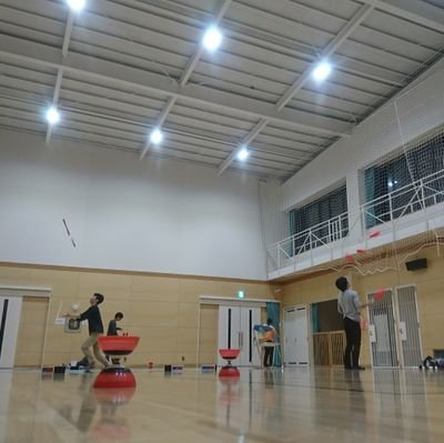 全国各地で不定期に練習場所の提供を行います。ジャグリングを練習する方なら誰でも参加可能です。（床を傷つけないようご配慮願います）

練習場所、参加費等は毎回異なるので、それぞれのツイートを参照願います。

主催:上田尚弥(@ueda_juggling)