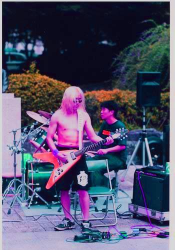 It's Only R&R! (But I Like It♪) 

来る日も来ない日も、仏像を彫るが如くに❴音❵と格闘したりしておりまする。
細々やっておりますので、見掛けた際には石など投げず何卒よろしくであります♪

音楽制作や楽器演奏、電気ギターやら諸々やってます。もし制作、レッスン依頼などありましたらDMにて。