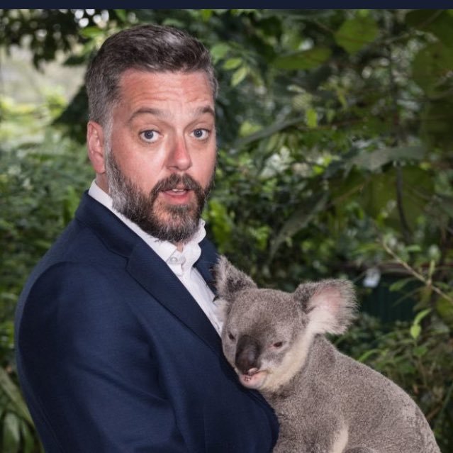 The official(ish) fan account for @imacelebrity contender and @talkRADIO Late Night Alternative host @iainlee #teamiain to win #imaceleb