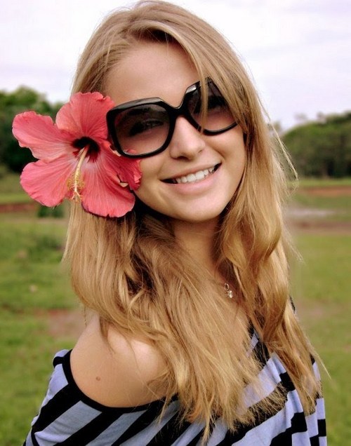 Eu sou uma menina muito legal -q , adoro ficar na net e tirar fotos, é isso, se gostou segue ai, e se me seguir te sigo de volta!