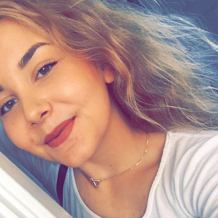 Thealisee's profile picture. 