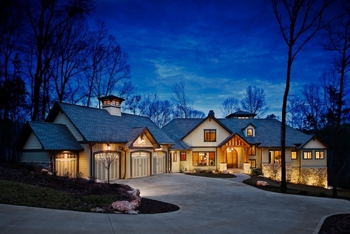 Whether your dream is to build a new custom home or to remodel your current home, allow the team of industry experts at American Eagle Builders to help you.