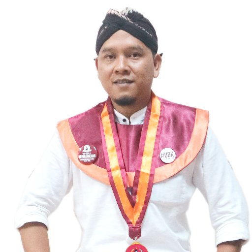 Script Writer. Freelance Writer. Indonesian Author. Novel. Buku. Skenario. Film. Tv Program. Blogger. Vlogger. Farmer. #JalanJalanAlternatif