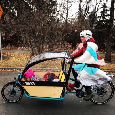 Not active on Twitter; reach me via thismombikes@gmail.com or find This Mom Bikes on Instagram @thismombikes.