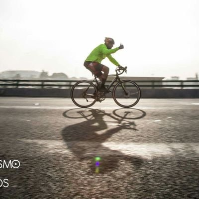 Arquitecto de profesión, Promuevo y uso la bici como un ciudadano mas de esta ciudad. Soy distribuidor de bicis de balance para peques.