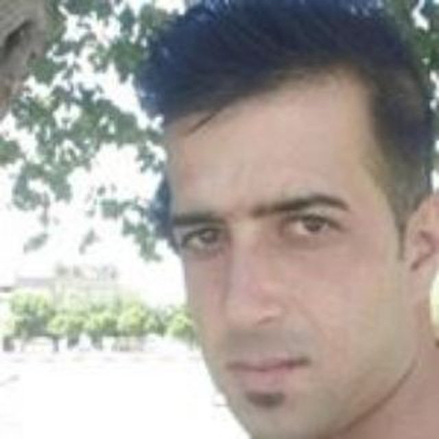 دختر بچه از برادرش پرسید معنی عشق چیه؟برادرش گفت عشق یعنی تو هر روز شكلات من رو،ازکیف ام برمیداری و من هر روز بازهم شكلاتم رو همونجا میگذارم