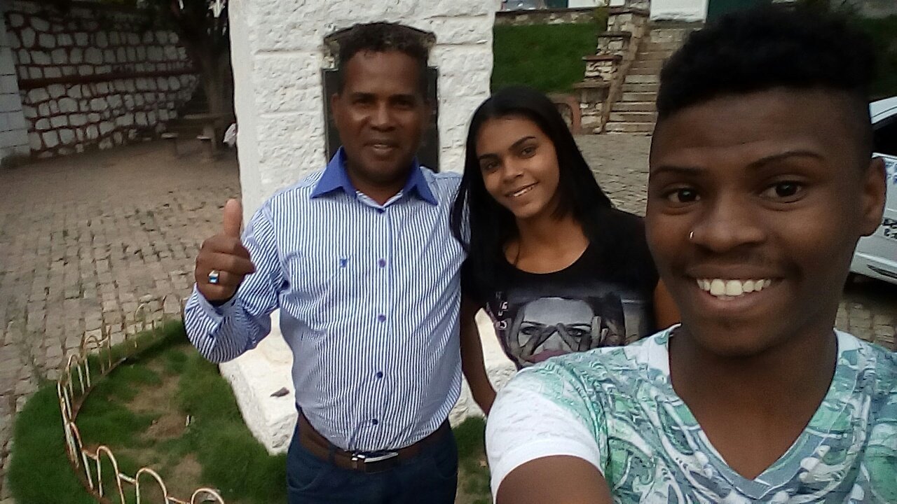 Sou brasileiro :pesquisador sou pastor da Assembléia de Deus em Petrópolis RJ ,sou teólogo,filosofo e professor de teologia,escatologia,capelania,e religião
