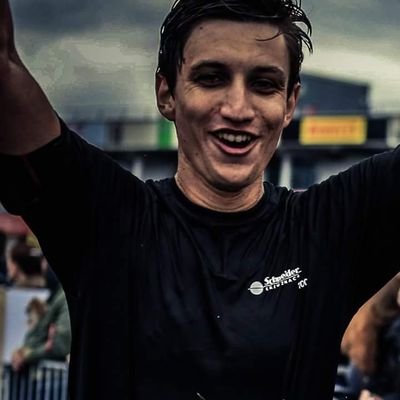 LiebeltSimon's profile picture. Elektro-Ingenieur, Sportler, Emacs interessiert, Brettspiel-Fan, Hobby-Tischler/Bastler, laute Musik Freund