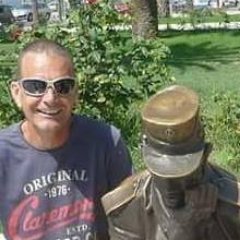 Online marketer. Since meeting some very influential people I have changed my lifestyle and income. Also a mad Swansea city fan.