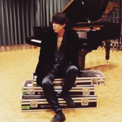 radyojirorim's profile picture. RADWIMPS ライブにいってDVDみてクセ強いグッズも買います