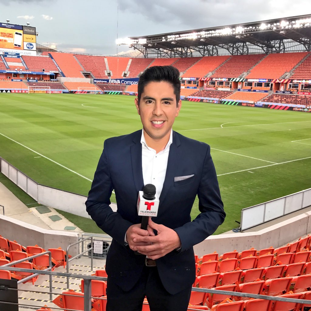 Lead Sports Anchor for @TelemundoHou and co-host of #TexansPyD. 3x EMMY recipient. Covering the best of H-Town sports en español. Views here are my own.