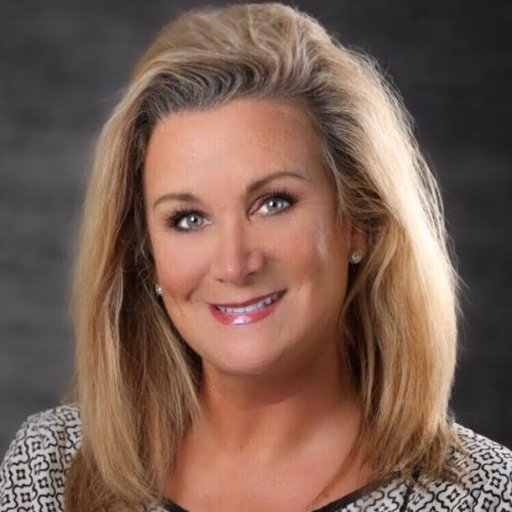 REALTOR living the dream in Nashville, TN. 20+ successful yrs in the real estate industry. As a second generation REALTOR®, “My Service Will Move You!”
