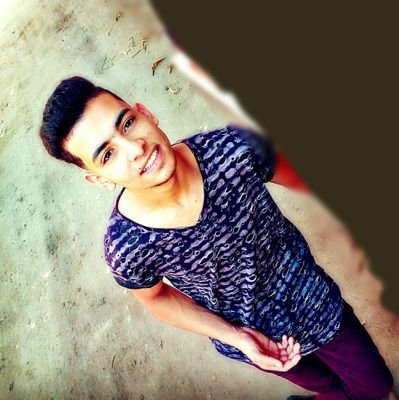 ‏‏مشاكلي لنفسي✋
وضحكتي لكل الناس❤
