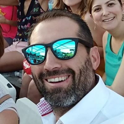 felix090606's profile picture. Docente por vocación, sevillista por corazón. Mi familia, el mayor tesoro