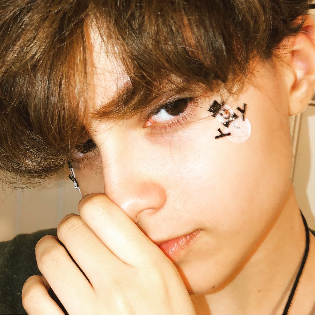 misterhickory's profile picture. trying to figure myself out as an artist