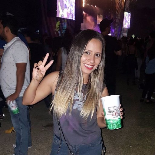 Tomo café y luego existo. Perritos, música y cerveza make me happy.