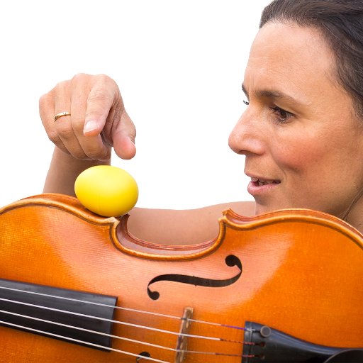 Krulmuziek neemt het allerjongste publiek (0-6) mee in muzikale voorstellingen, baby- en dreumesconcerten vol muzikale grapjes, ritmes, klankkleuren en spel.
