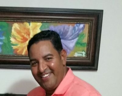 Padre, esposo, Ingeniero Civil, Ecléctico, amante del conocimiento multidisciplinario.