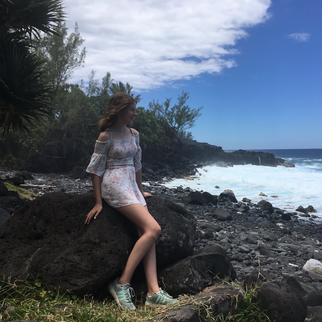 LotteSchick's profile picture. 💚la Réunion💙🌍🏝💛🍍🌋❤️  2k17 instagram: iridescent.lly ✨ (live_with_lotte)